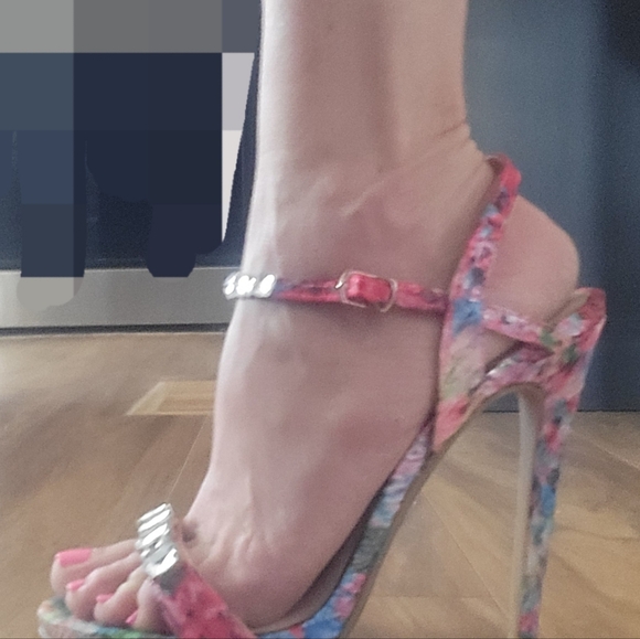 Stiletto Heels Zigi Soho size 7.5 Floral print with clear crystal gemstones - Picture 5 of 7